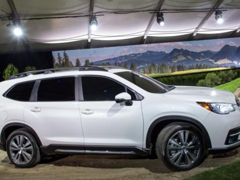 SUV市场需求的及时雨，这车完胜汉兰达，铁了心要扳倒它！