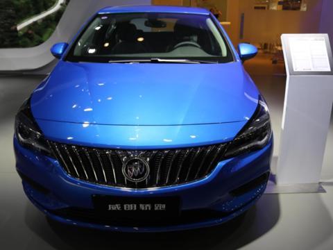 思域的车主要哭了! 这车又降3万, 比卡罗拉朗逸更厚道, 仅10万起