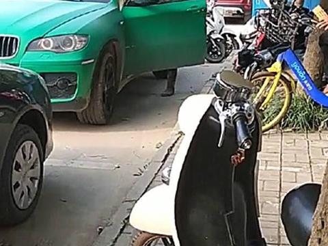 偶遇一辆绿色的宝马X6, 看到车主时, 就决定了我将来的职业!