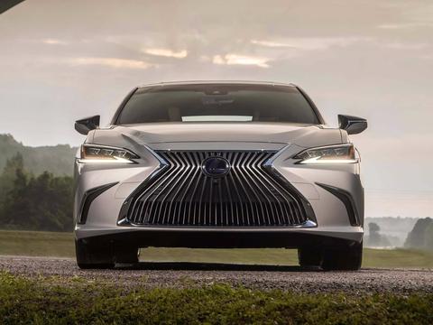 雷克萨斯全新ES即将上市，外形帅到让奔驰E级都心虚