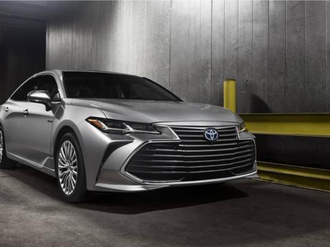 丰田国产高端轿车，和雷克萨斯ES同平台，卖20万，迈腾有对手了