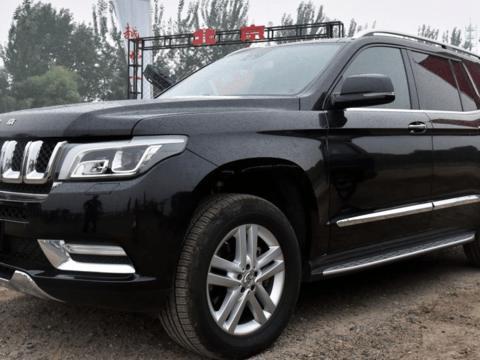 北汽不玩虚的，这辆车三大件全是奔驰原装，换个车标就是GLS！