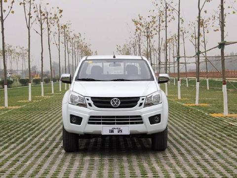 车长近5米6，2.5T配非承载式车身，猛禽跟它比就是垃圾，8万起