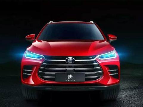 “性价比忘”比亚迪再次上新，汽电混动500马力，4.5秒破百