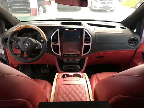 奔驰威霆隐藏6座高顶隔断内饰法拉利