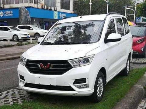 拒绝跌落！全新2018款五菱宏光S实车现身，内外兼修年轻十岁