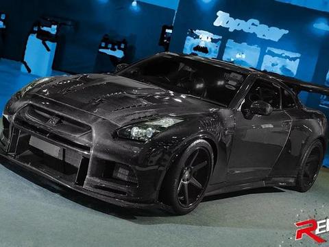 极致轻量化的艺术，这台全碳的战神GT-R真是满满的杀气！