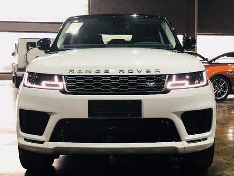 18款路虎揽胜运动被称为时尚先锋，动感十足