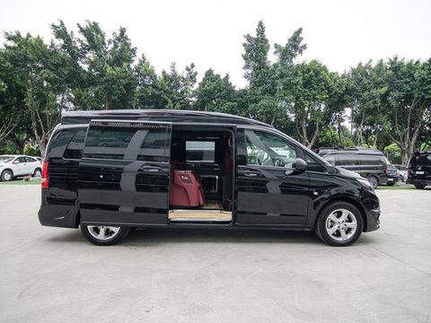 贫穷再一次限制了我的想象，这台豪华商务房车竟是奔驰威霆？