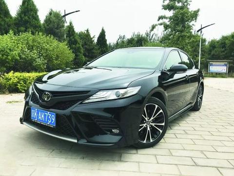 如果要问出自丰田TNGA架构的第八代凯美瑞有多年轻