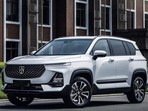 【宝骏全新SUV内饰图发布，配备三块液晶屏，感觉很高级】