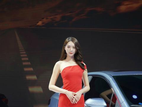 广州车展，开美颜用滤镜或者后期用美图秀秀的别点开，伤自尊