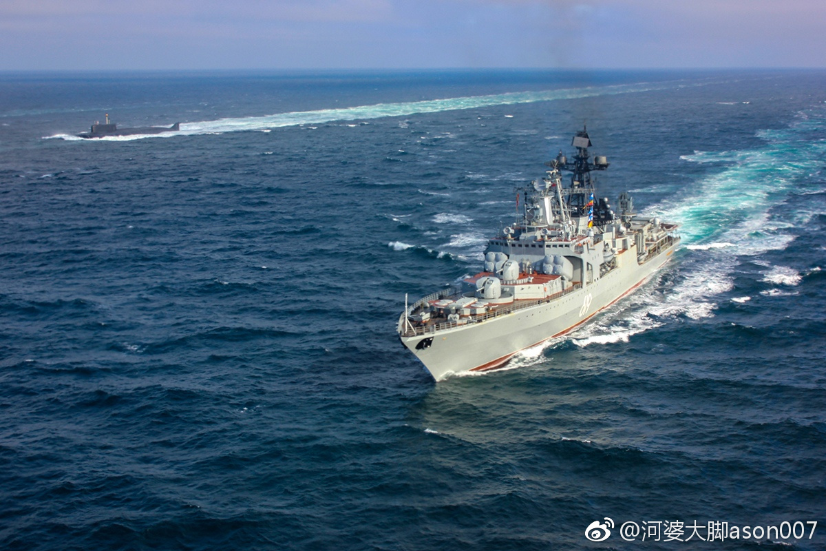 俄罗斯海军北方舰队舰艇编队从北莫尔斯克前往喀琅施塔得参加海军节庆