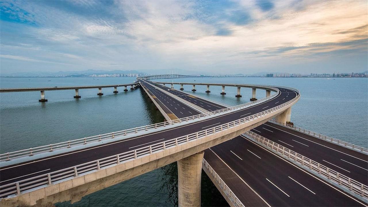 总投资95亿4年建成,被美国称世界最棒桥梁,就在中国最美的城市