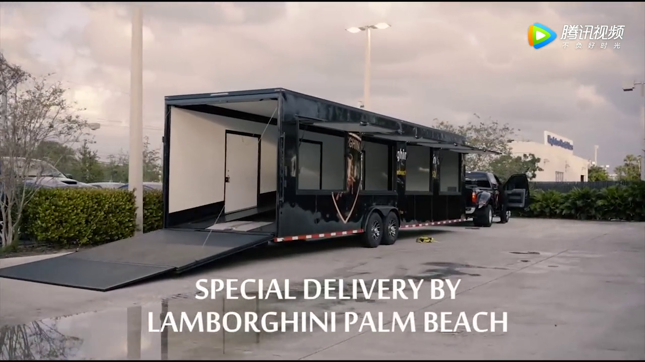 3000万的超级跑车都是如何交付客户的，打开车厢以后全是霸气！