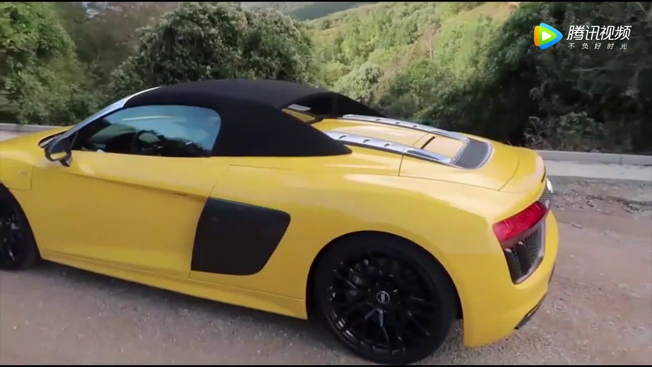价值三百万的超级跑车，按下钥匙后变形开始  ​