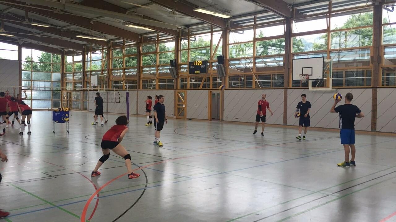 中国女排到德国站参赛!主办方提供篮球训练场