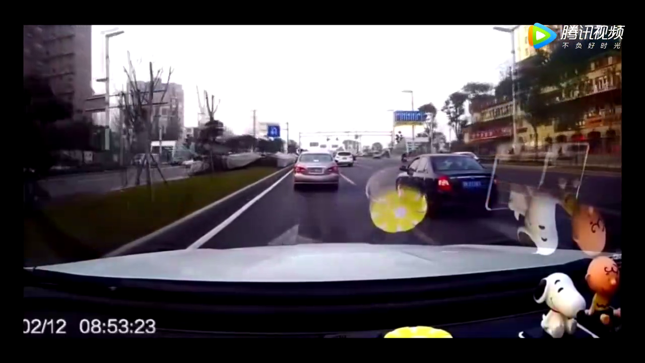 电动车这样横切抢道，幸好我有预感