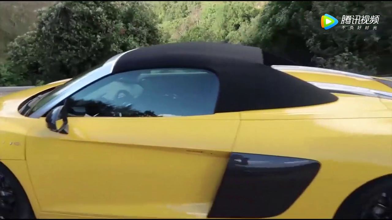 价值三百万的超级跑车，按下钥匙后变形开始