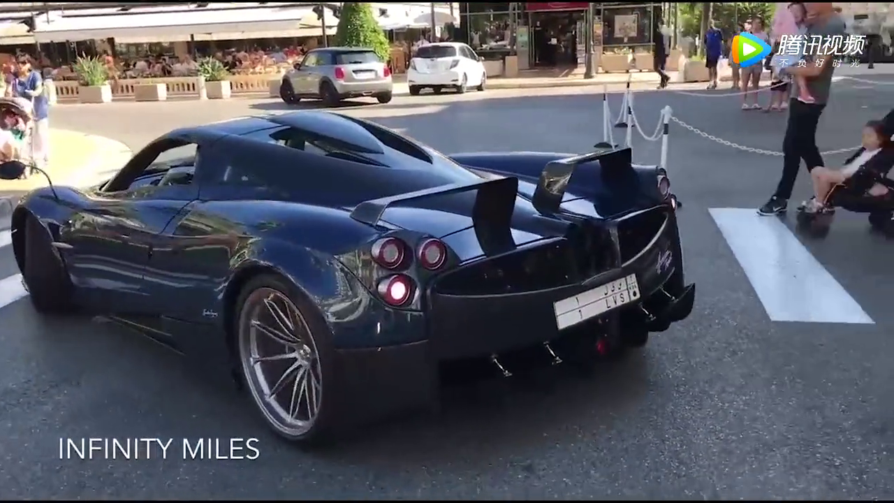 超级跑车倒车的瞬间，才知道七星级酒店的保安有多专业！