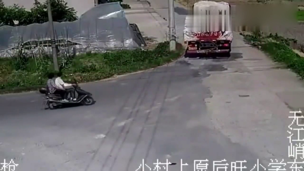 电动车司机怎么没想到，会出现如此悲惨一幕