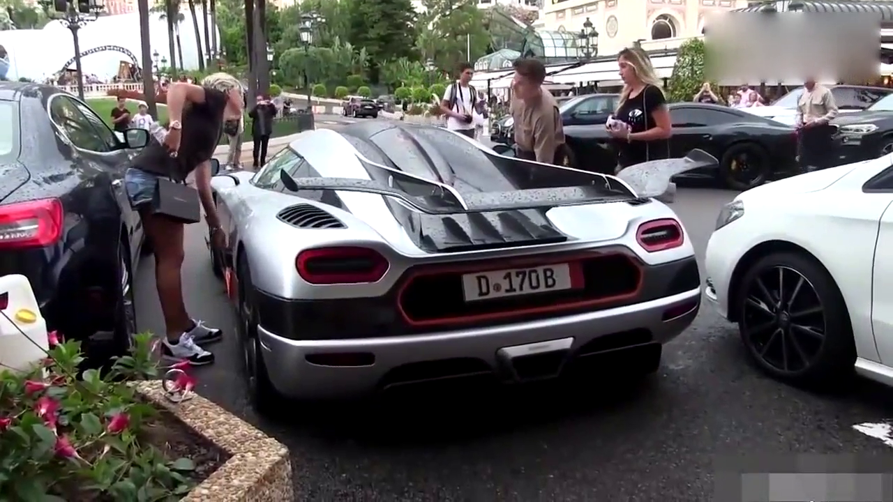 价值9000万的超级跑车，车主下车那一刻，保安说自己紧张了！