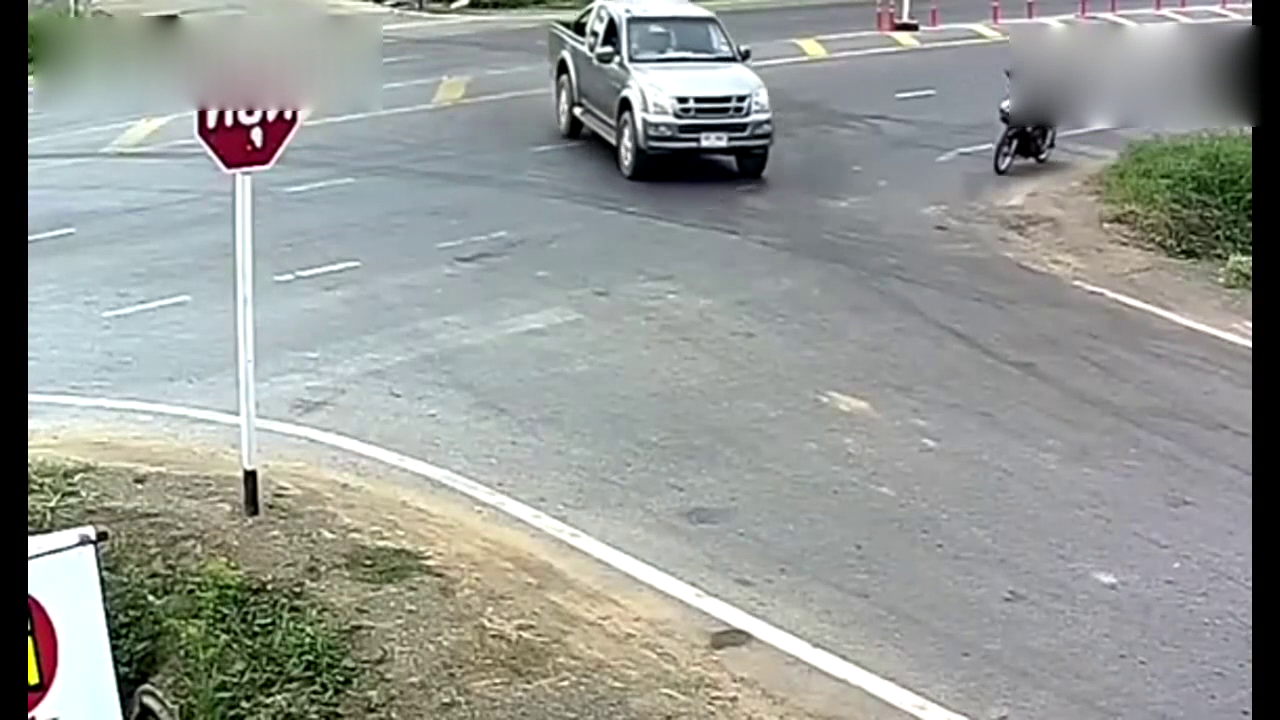 电动车本来逃过一劫，可智商欠费神仙也救不了！