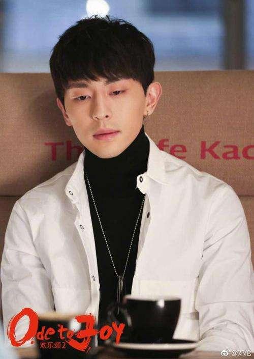 杨紫热巴都不爱,邓伦微博高调表白,网友却说:真