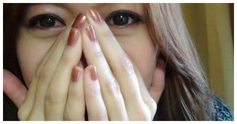 新生宝宝出生十几天仍无法睁眼,宝妈跪求医生