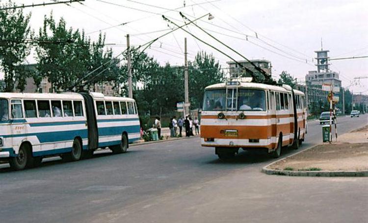 老照片: 1983年中国21个城市的公交车