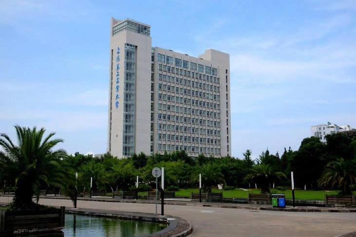 这三所大学的录取分数线却不是很高,中等学生