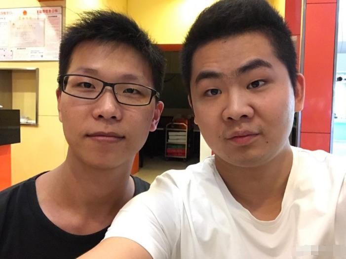 LOL洞主余小C峡谷之巅双排,终于明白谁才是斗