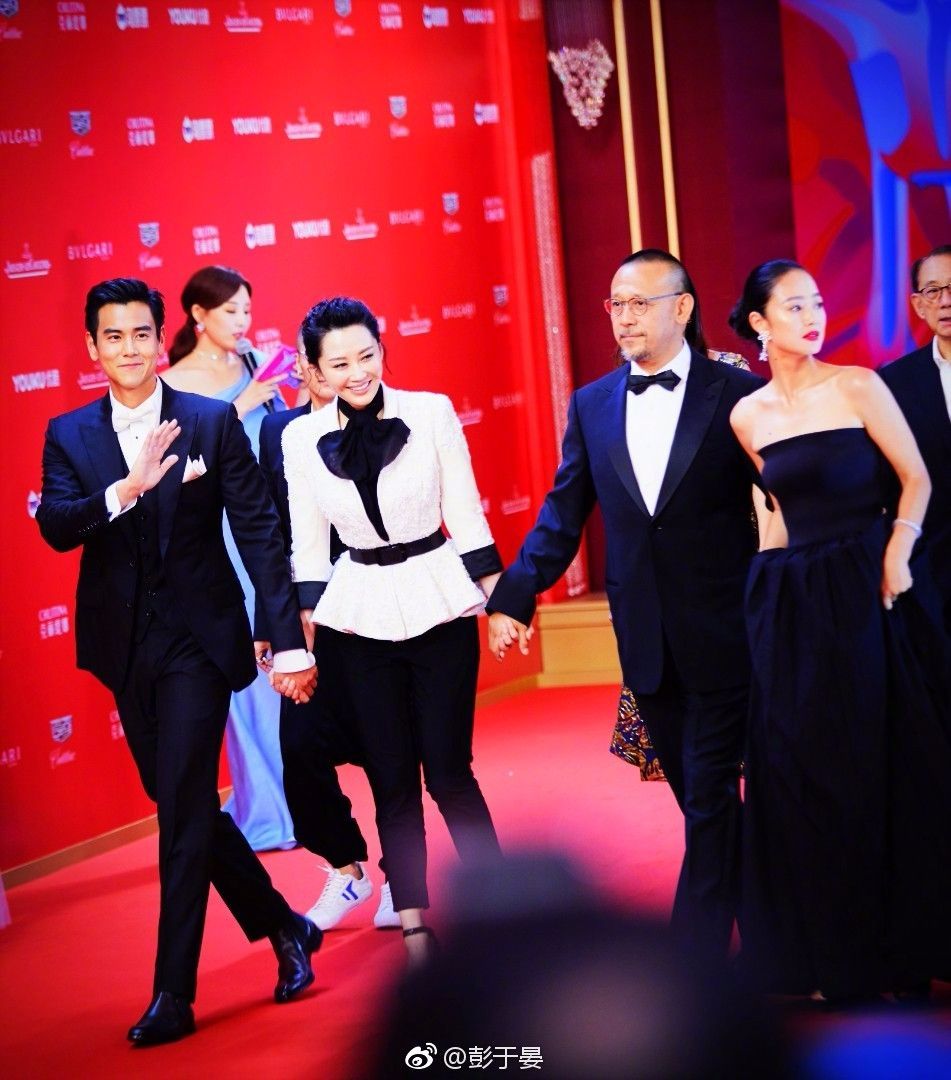 彭于晏恋上50岁许晴?网友翻出证据全是假的!许晴未婚原因却遭曝光|许晴