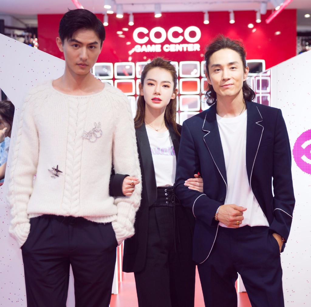 戚薇腿那么粗还穿热裤?网友:两腿之间夹那么紧