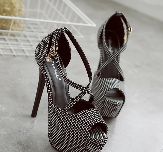 国民女神高圆圆总是穿的那么美, 这次穿火了