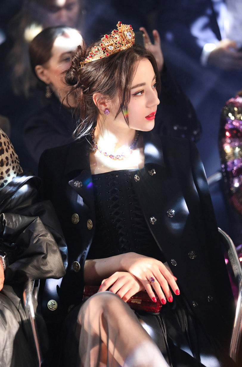 迪丽热巴美照疯传日本推特 日本网友赞是中国最美女艺人