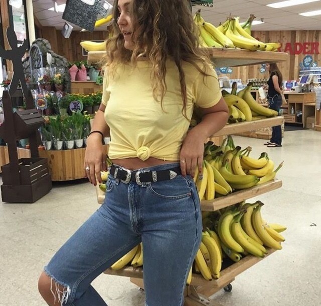 想打造复古90年代风格,只要掌握这三个元素就