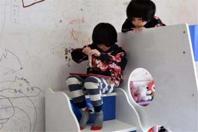 60岁失独大妈,试管生下双胞胎,5年后却说:后悔