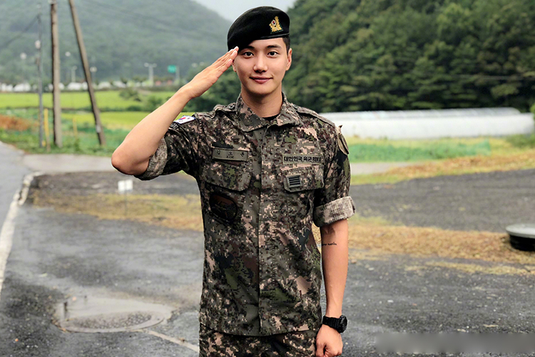 娱讯:邓伦金晨恋情|杨颖练舞花絮照|小五金恩圣