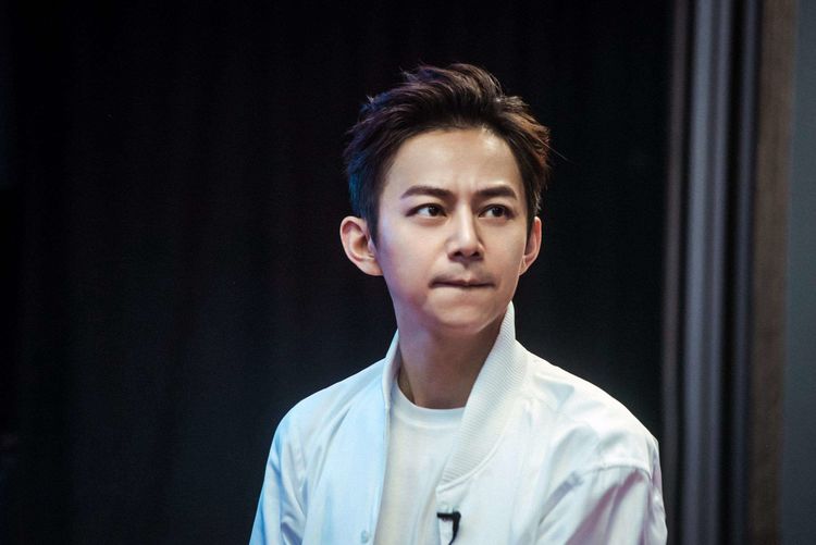 谢娜微博粉丝数量过亿,何炅和谢娜为什么会大