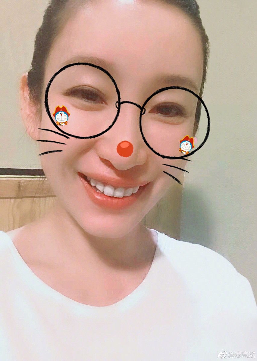 秦海璐微博透露新作品筹备中 工作结束晒自拍