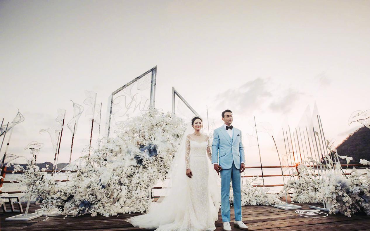 杨烁兑现给妻子王黎雯的婚礼, 网友: 一场婚礼打了多少广告?