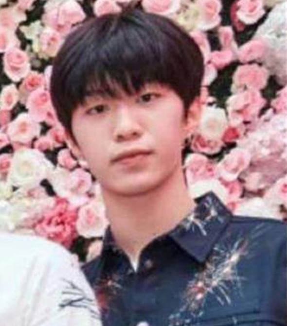 男星出道前的样子,范丞丞太土,鹿晗非主流!网友:只有他还行!