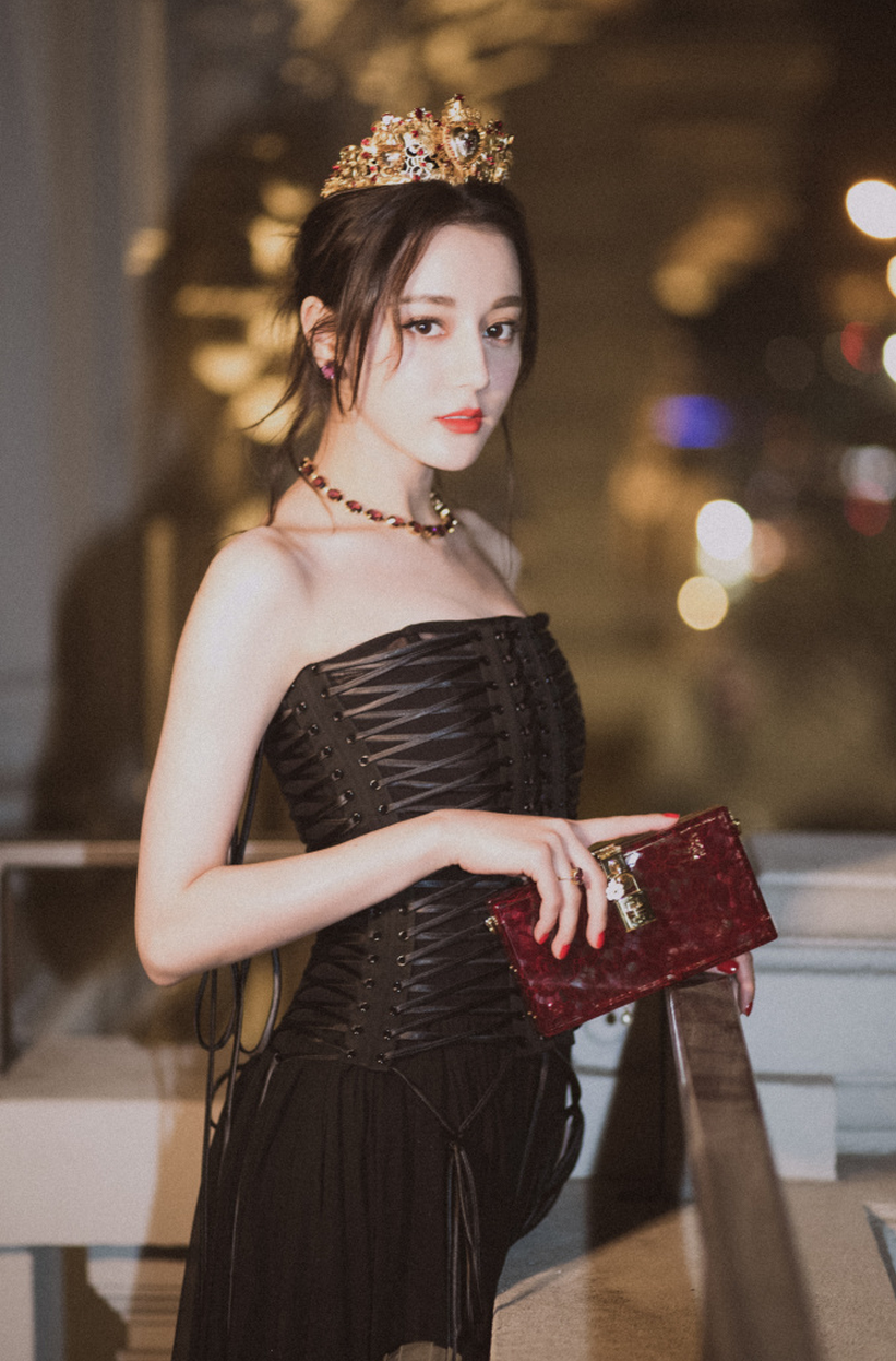 迪丽热巴照片被日本网友疯传，却因为高颜值，被怀疑整容？