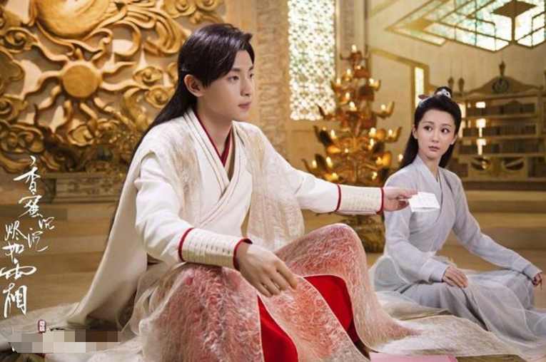 看了赵丽颖、baby、热巴和邓伦的合照,才明白