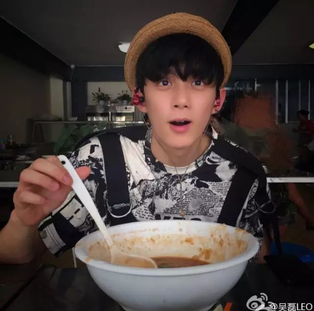 又出现一堆假吃明星！是时候盘点娱乐圈的下饭达人了