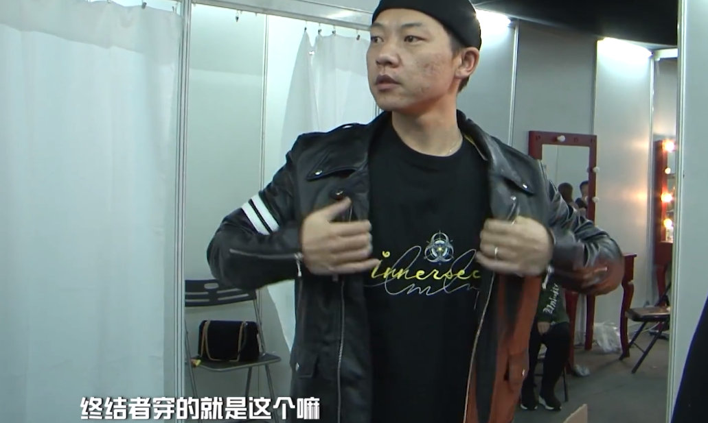 《这就是街舞》杨文昊带了一个服装店的衣服,