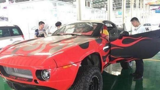 小伙拿150万放弃新卡宴, 提了这车! 能不能上牌还是个问题?