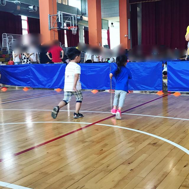 欧弟陪女儿jojo参加幼儿园运动会,感慨还是家长