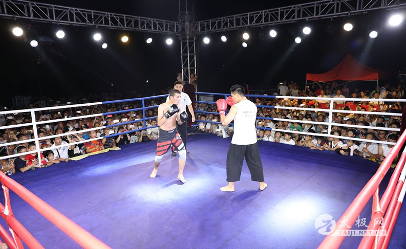 太极拳PK自由搏击中外对抗赛震撼上演 中方五